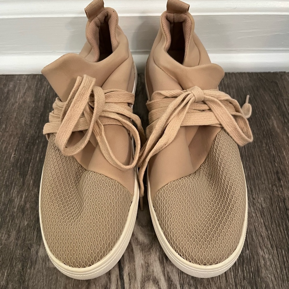Steve Madden peach tennis shoes
